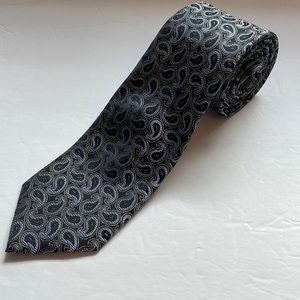 Donald Trump made in China 100% silk necktie tie blue paisleys 58” X 3.25”